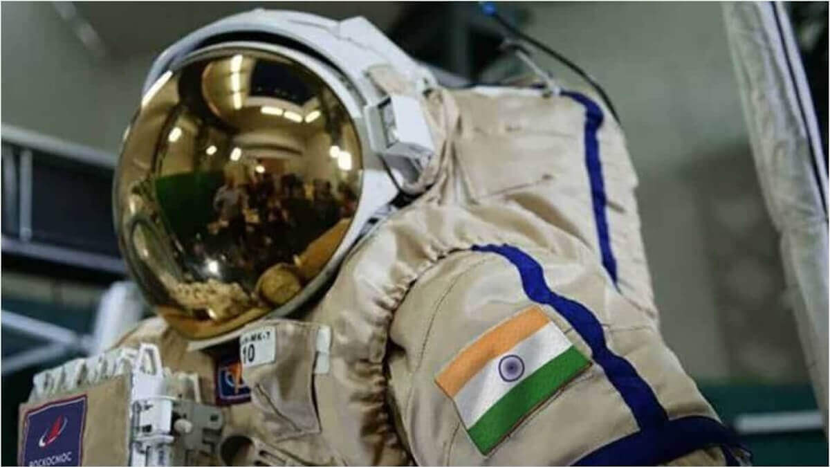 PHOTO/Roscosmos - Four Indian Air Force pilots have been trained as astronauts by the Russian space agency.  They are waiting to complete the training in India to travel to space in 2025